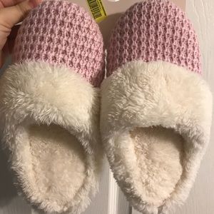 Women’s Fuzzy Pink Slippers